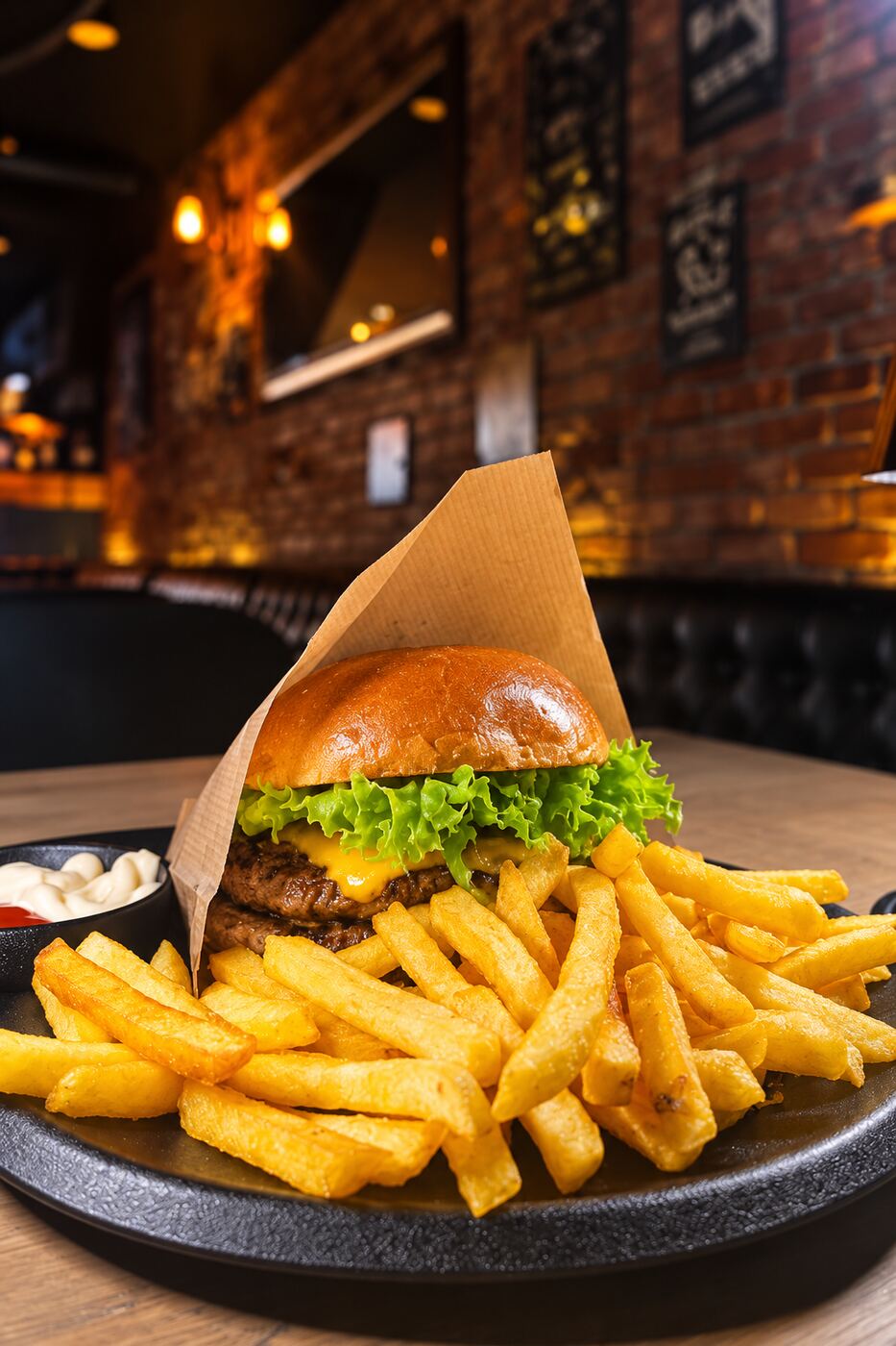 Burger essen in Coburg: Smashburger mit Pommes und Dips
