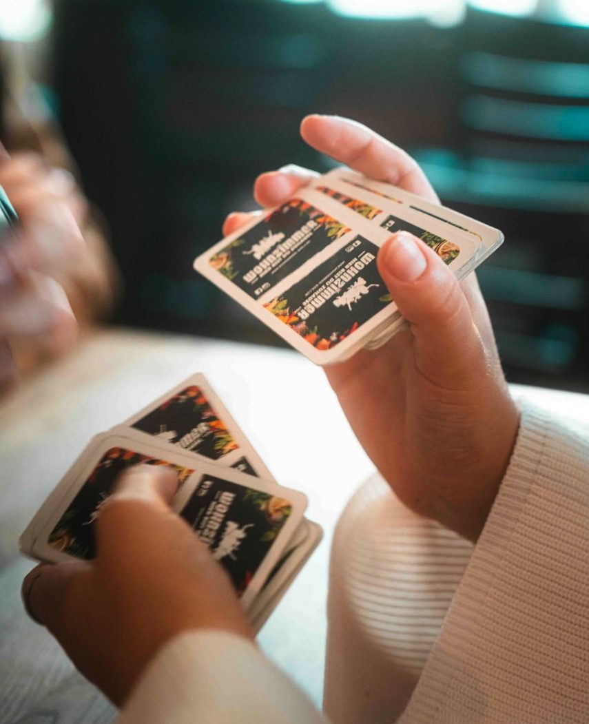 Kartenspiel mit Wohnzimmer-Spielkarten
