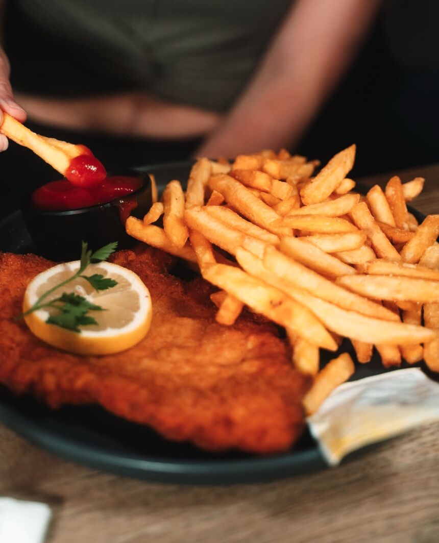 Schnitzel mit Pommes